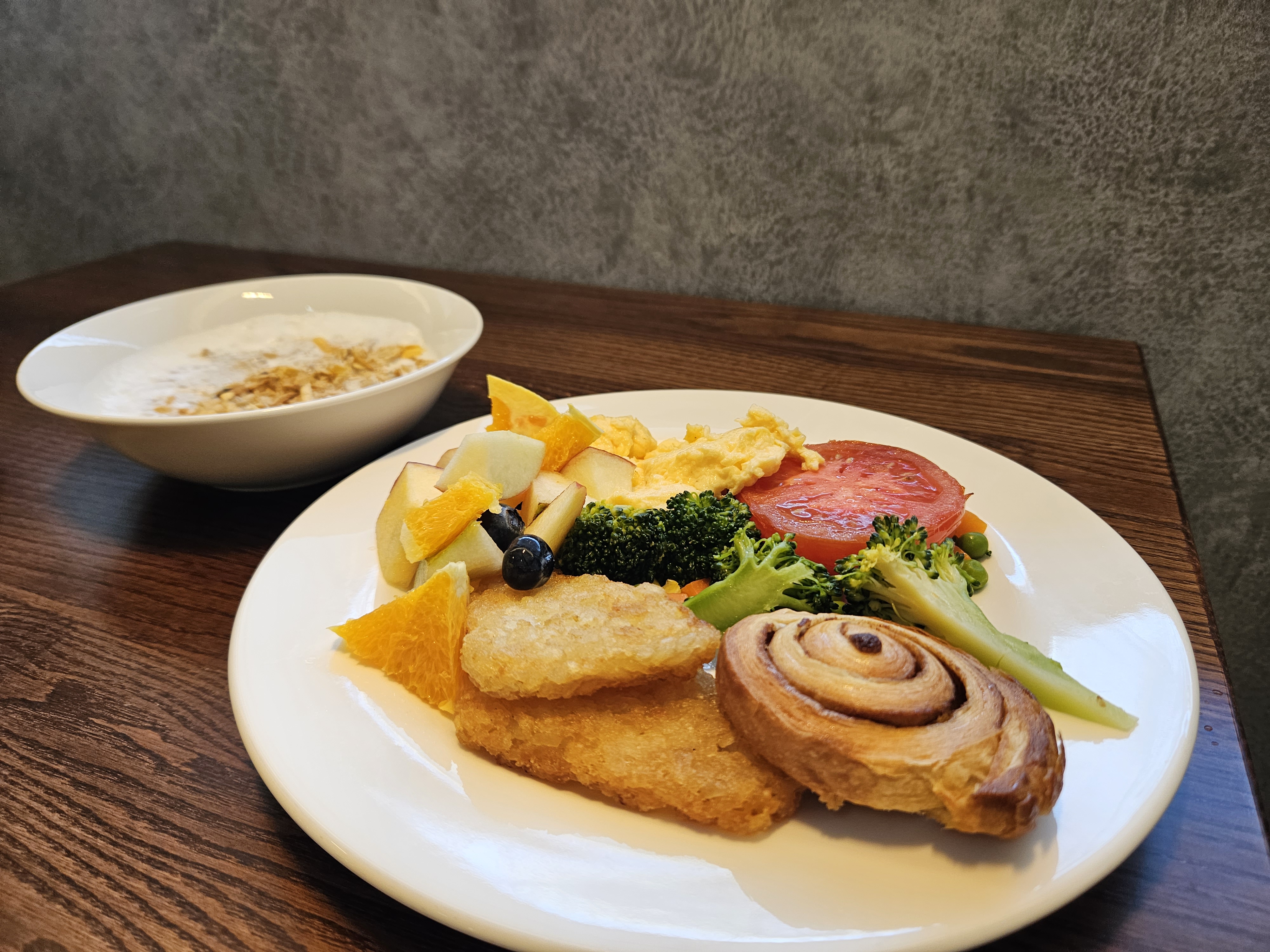 Complete breakfast buffet with hot and cold selections
